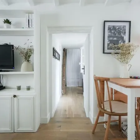 Exquisite In 3rd Apartment *