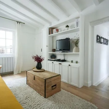 Exquisite In 3rd Apartment *